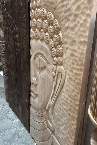 Houten paneel met Budha carving