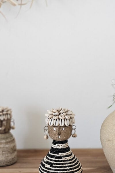 Tribal poppetje zwart beige