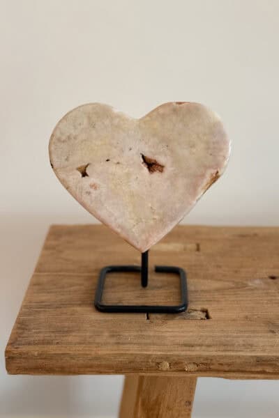 Roze amethist hart op statief | F11