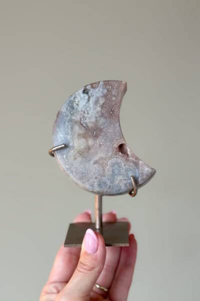 Roze amethist maan op statief | B10