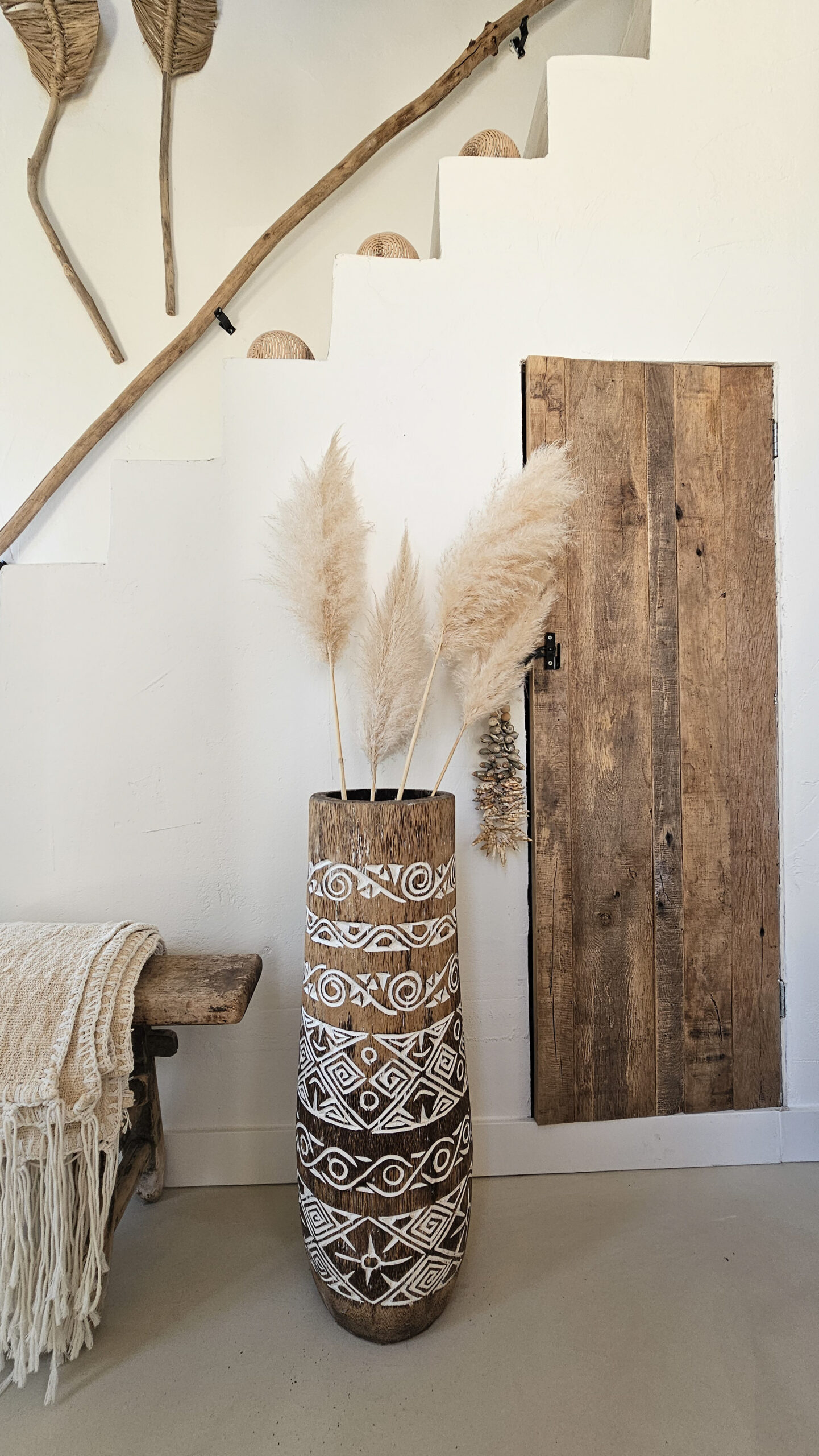 Boho palmvaas natural white carved L