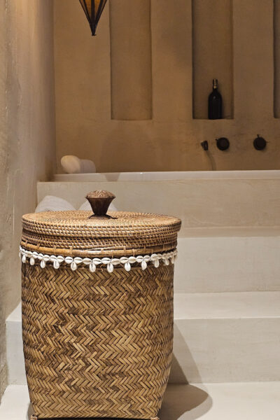 Oldlook mand met schelpjes